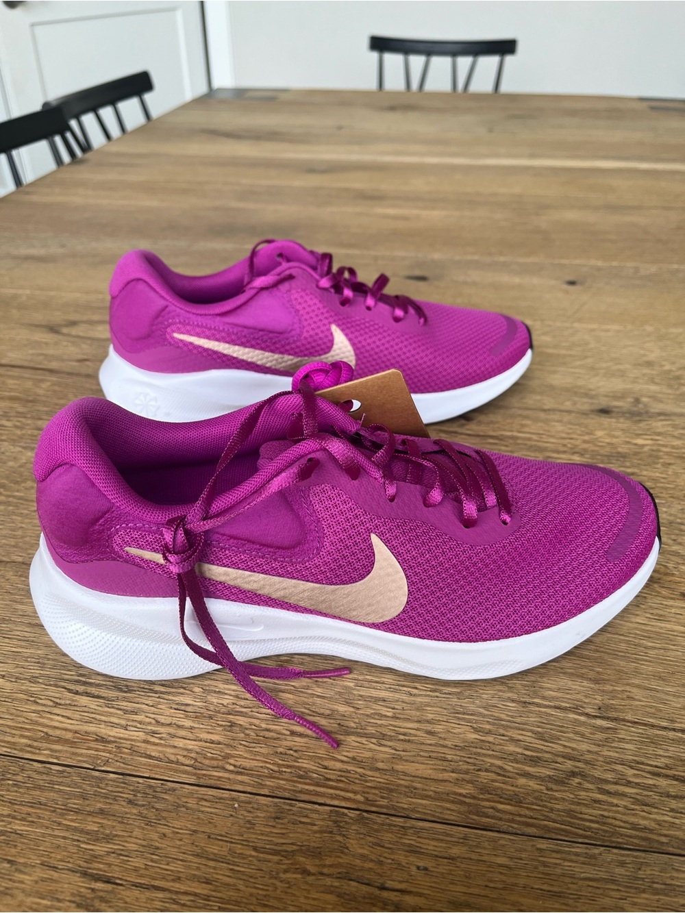 Size 8.5 Women’s Nike Revolution 7 Hot Fuchsia Red Bronze Running Shoes - Picture 4 of 7